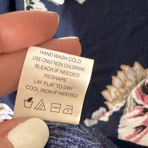 LUQ - Floral Tie Front Top - Picture 9 of 9